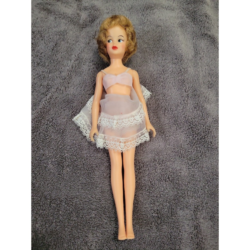 Vintage 1965 Ideal Tammy's Friend "Glamour Misty" in Original Clothing